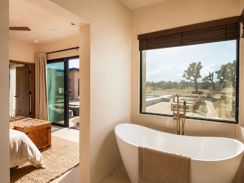 Limewashed Bathroom Walls_LimeWash_bathtub
