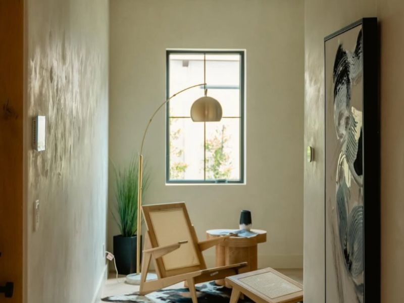 best lighting for textured walls